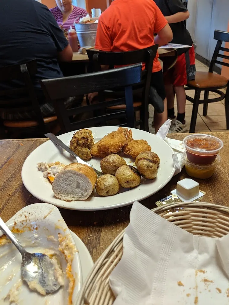 Crabcake with Fried Shrimp Grilled Baby Potatoes